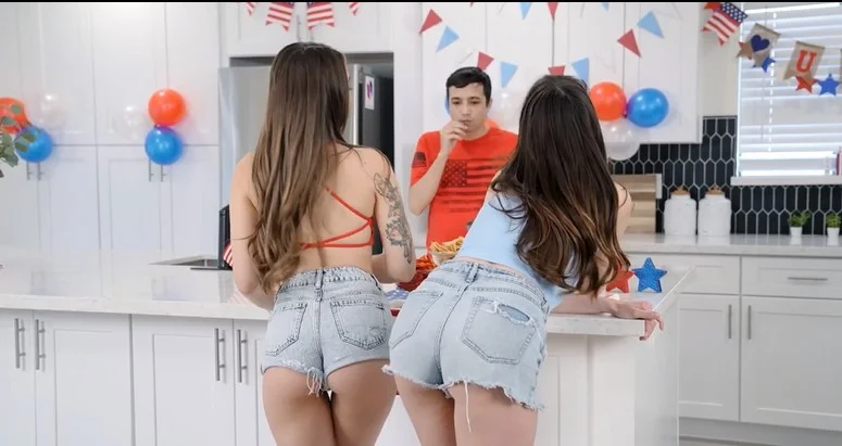 Mis pasteles familiares - Lana Smalls y Sera Ryder - Esos que te volverán azul el semen, hermanastro