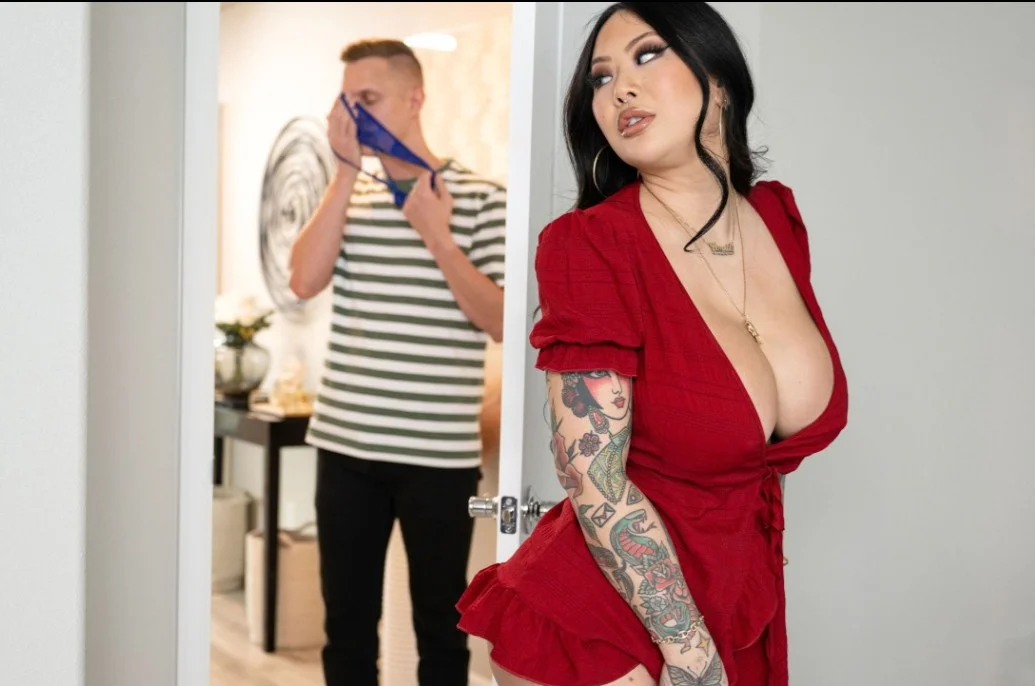 Brazzers Exxtra - Connie Perignon - Necesito privacidad excepto en la ducha