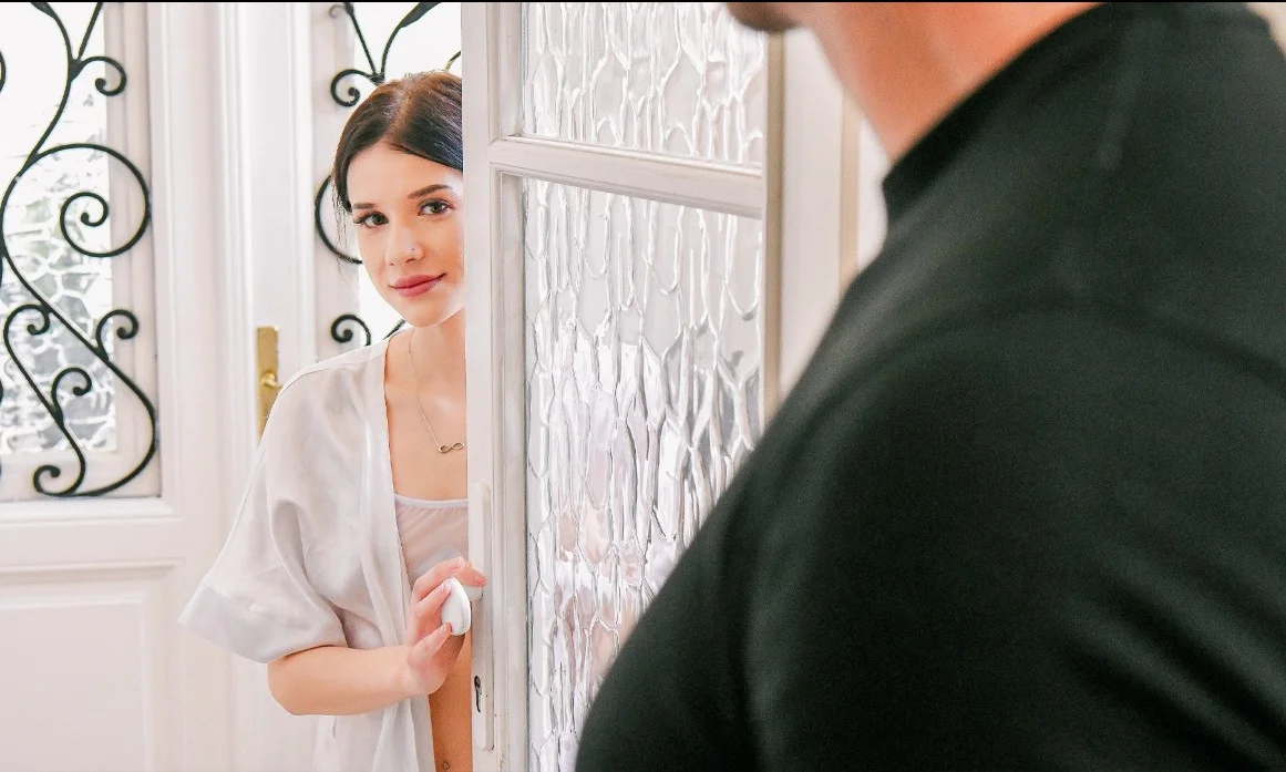 Penthouse Gold - Sophie Weber desea la polla de su vecino