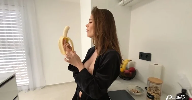 Belle fille POV; branlette; éjaculation