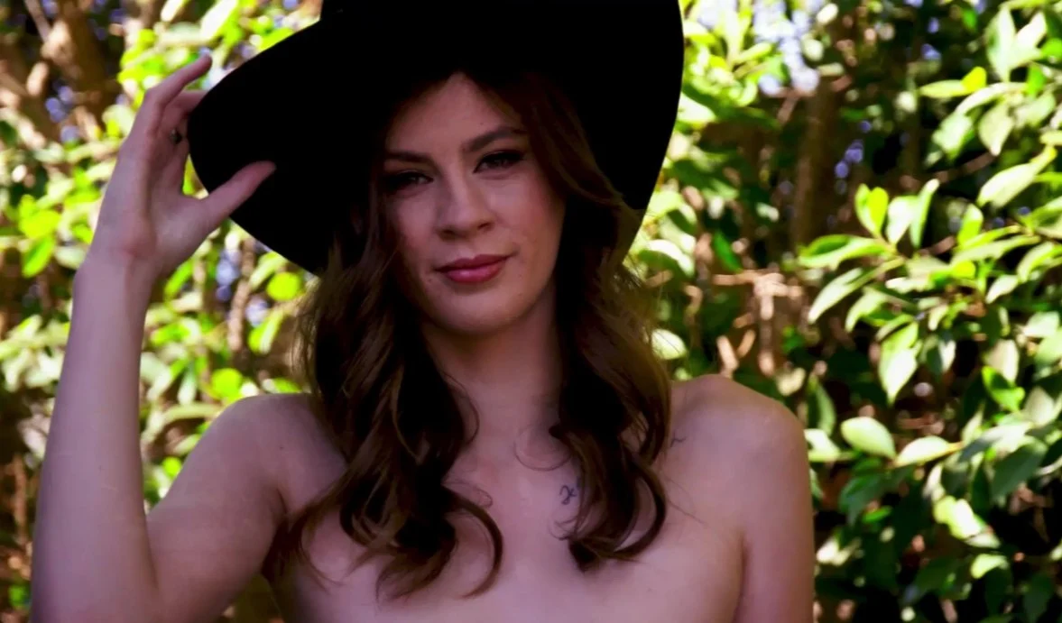 Elegant Angel - Lilly Jade - Buckle Bunnies - Scene 2