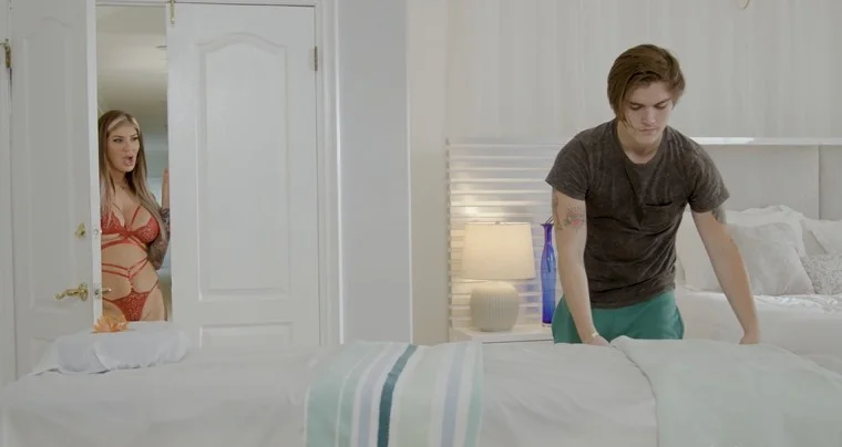 Gioco anale di Lolly Dames con la mamma 1080p