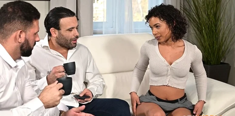 La ragazza brasiliana Tahlia Lane si spoglia per sedurre i suoi vicini in un trio con doppia penetrazione