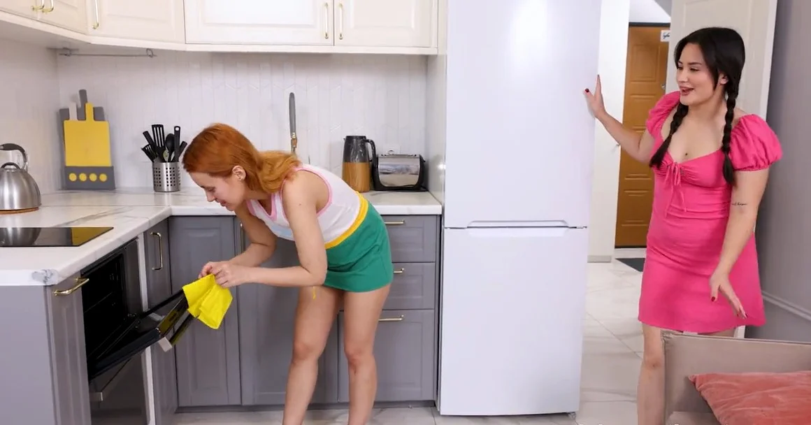 Club Sweethearts - Amelia Ost & Angel Jolie - Sweethearts can't stand the heat