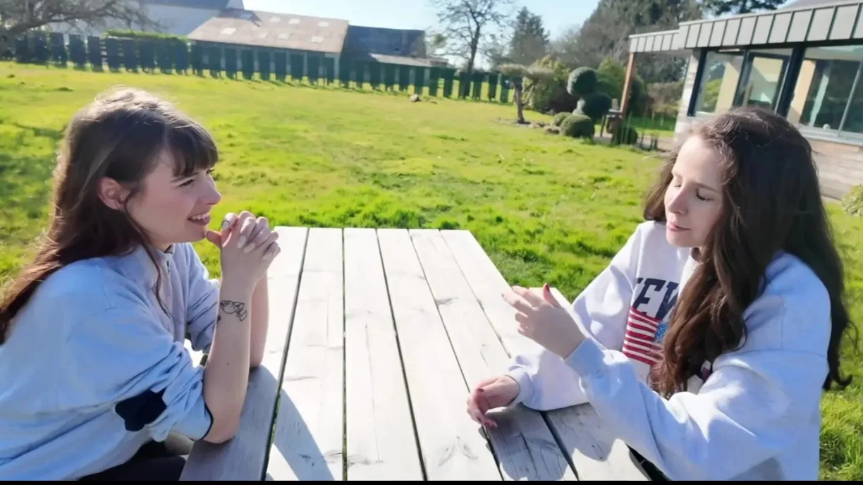 Jacquie Et Michel TV - Lily & Luna - 30, admits to having other, more sensual desires