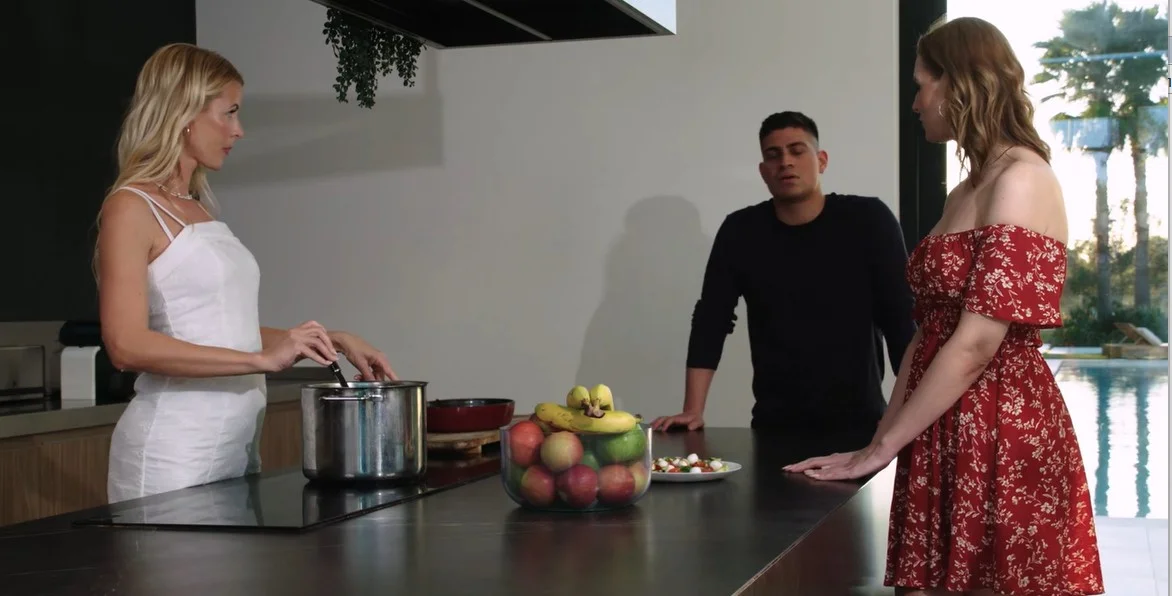 Private - Bonni Gee & Lynna Nilsson - Private MILFs - Eat from the same plate