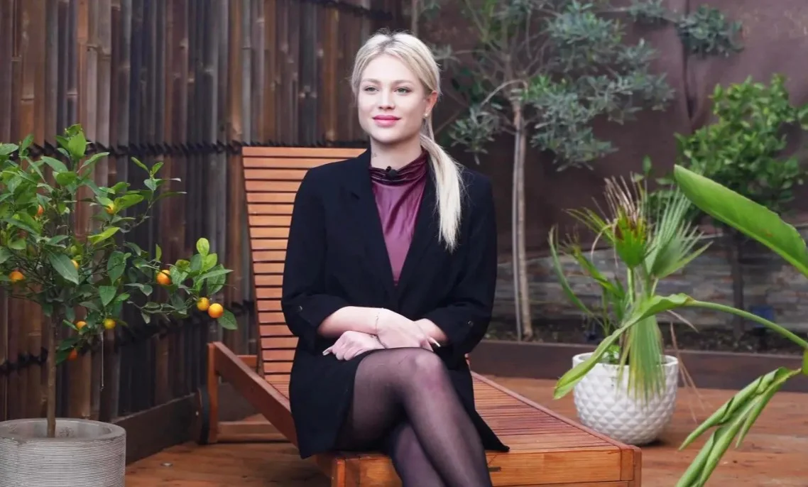 Jacquie Et Michel TV - Anastasia - 25 years old, medical secretary in Reims