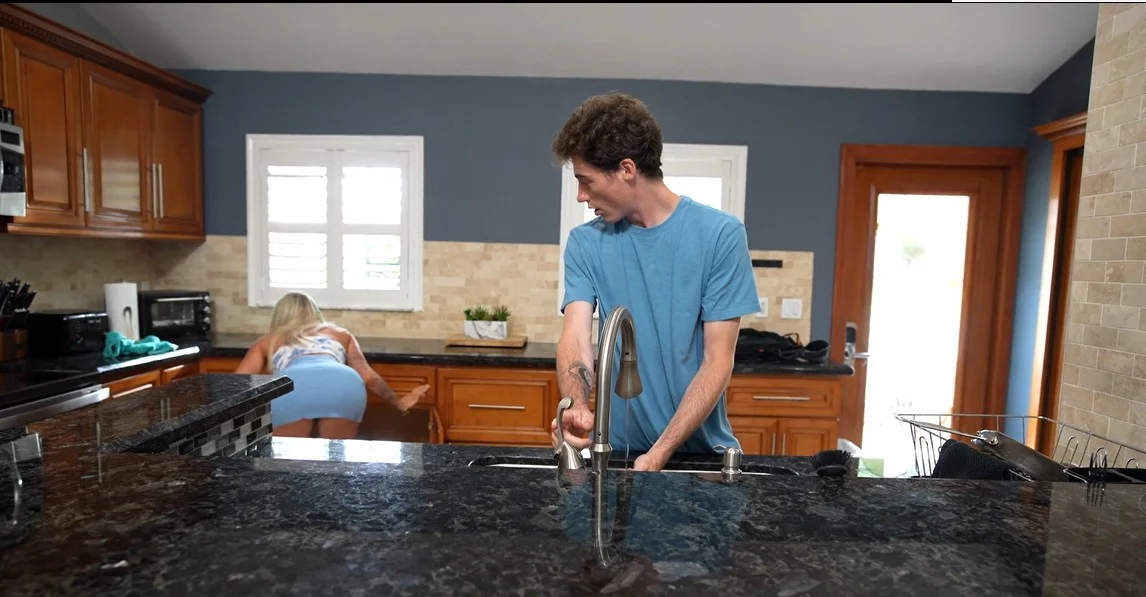 Bratty MILF - Taylor Wild - Fucking My Moms Best Friend