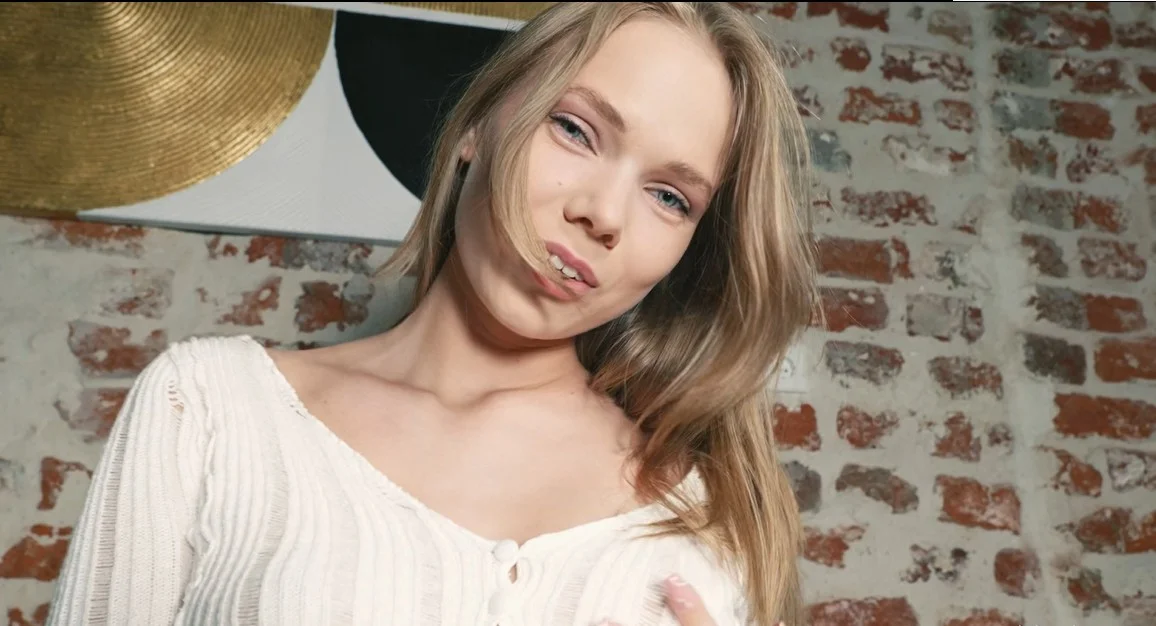 MetArt - Luise On The Couch 2