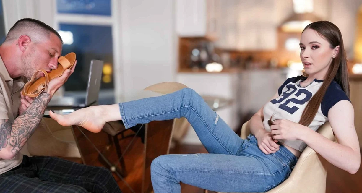 Love Her Feet - Hazel Moore - Rewarding Him